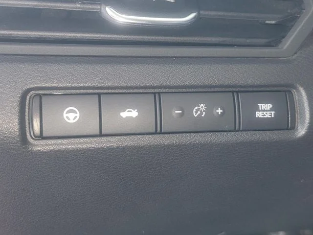 Used 2020 Red Nissan 2.5 SV image 31