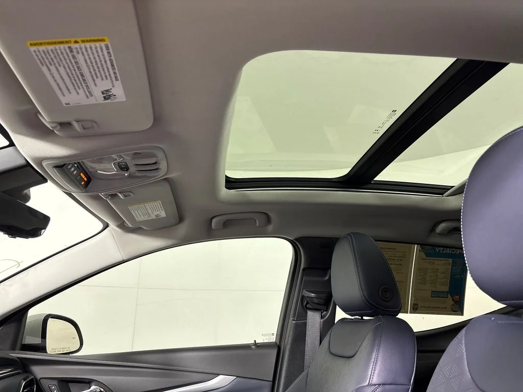Used 2023 White Chevrolet Premier image 34