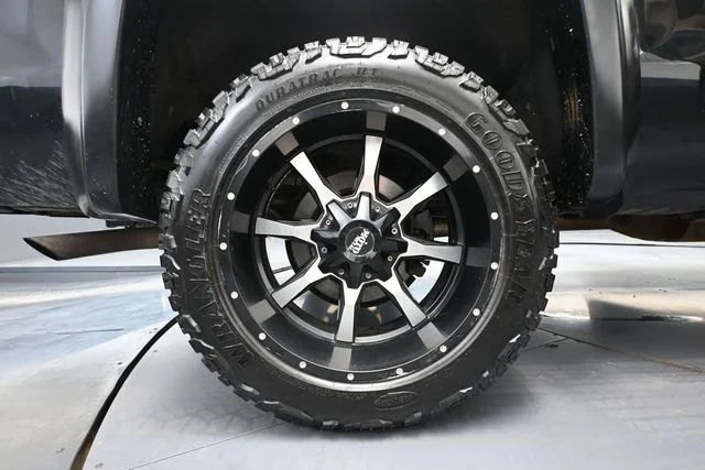 Used 2014 Black GMC SLT image 16