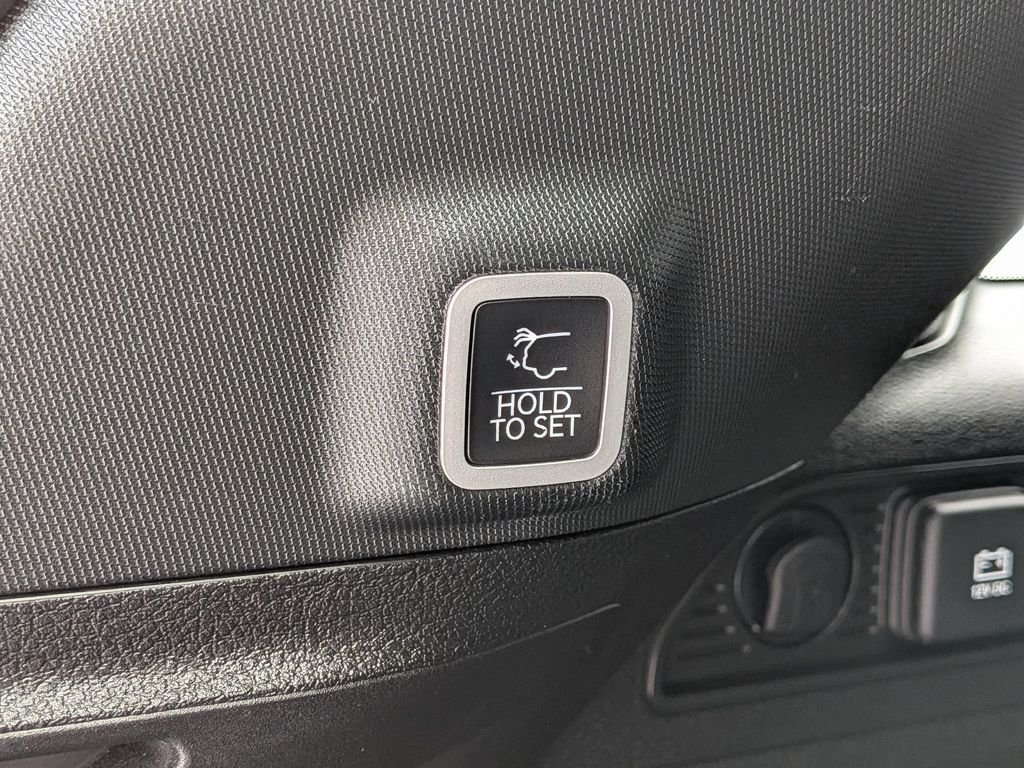 Used 2024 Silver Jeep 4xe image 9