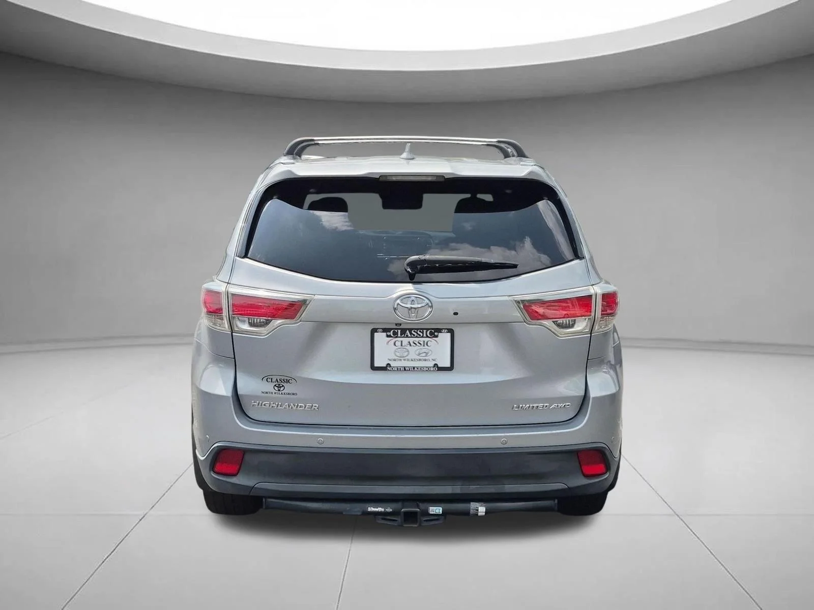 Used 2014 Silver Sky Metallic Toyota Limited image 4
