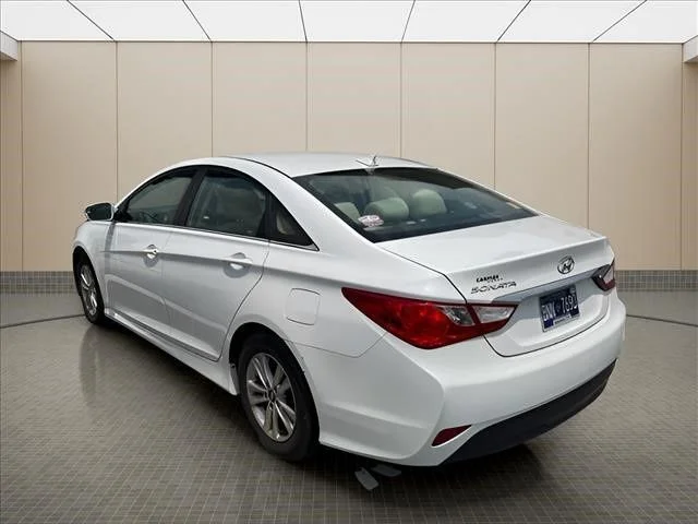 Used 2014 White Hyundai GLS image 19