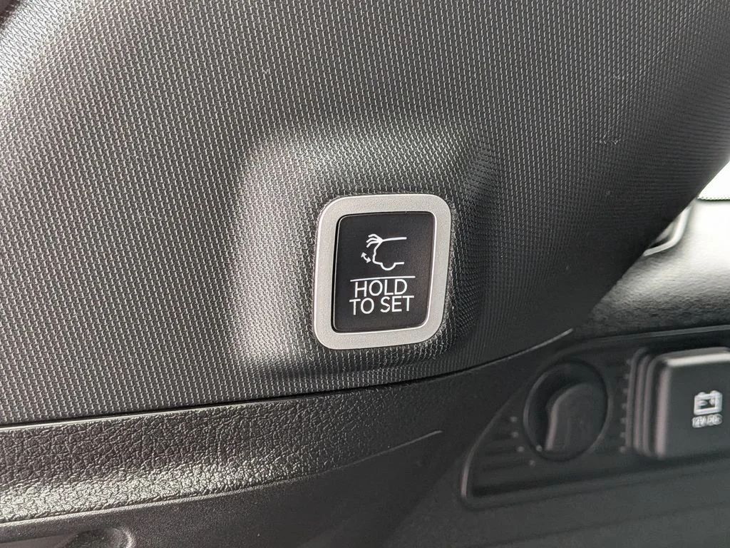 Used 2024 Silver Jeep 4xe image 9