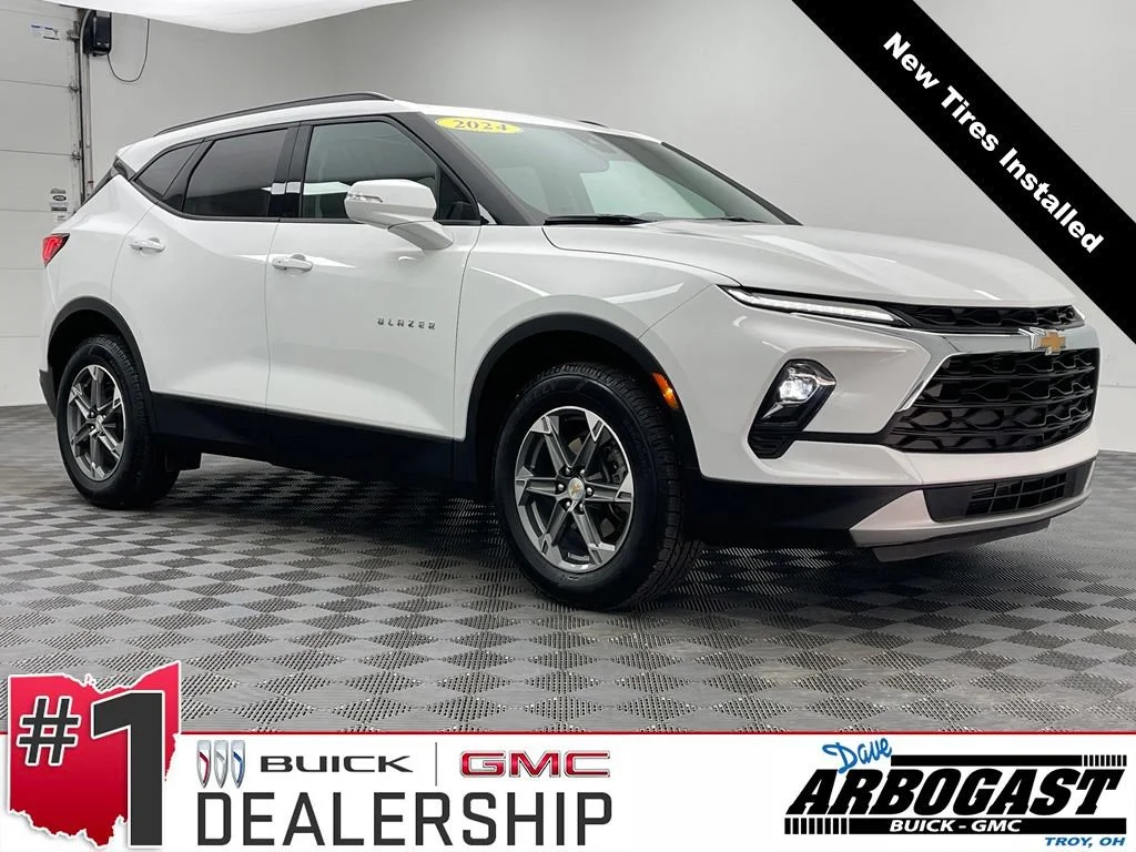 Used 2024 Summit White Chevrolet 3LT image 1