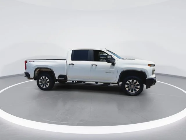 Used 2024 White Chevrolet Custom 5th Wheel image 2