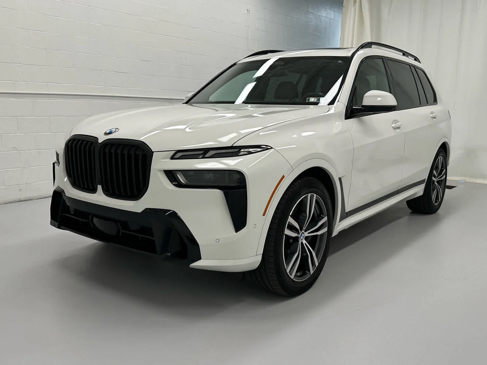 Used 2023 Alpine White BMW xDrive40i image 4