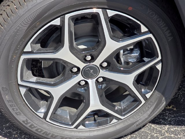 New 2026 Diamond Black Crystal Pearl-Coat Exterior Paint Jeep Limited image 25