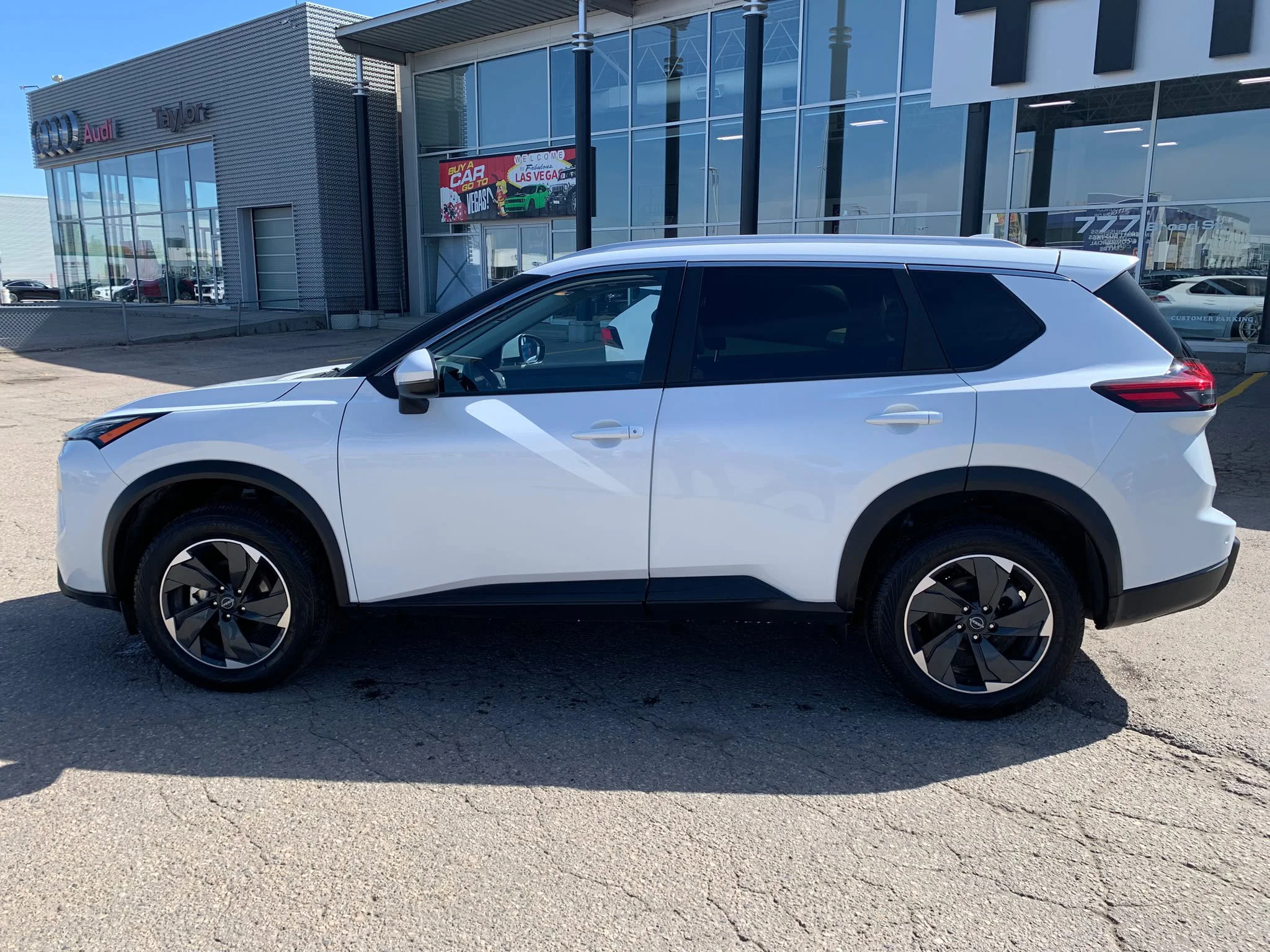 Certified Used 2025 Everest White Tricoat Pearl Nissan SV*Adaptive Cruise | Remote Start | Htd Seats | Pano Roof | Htd Wheel | Blind Spot Detection image 11