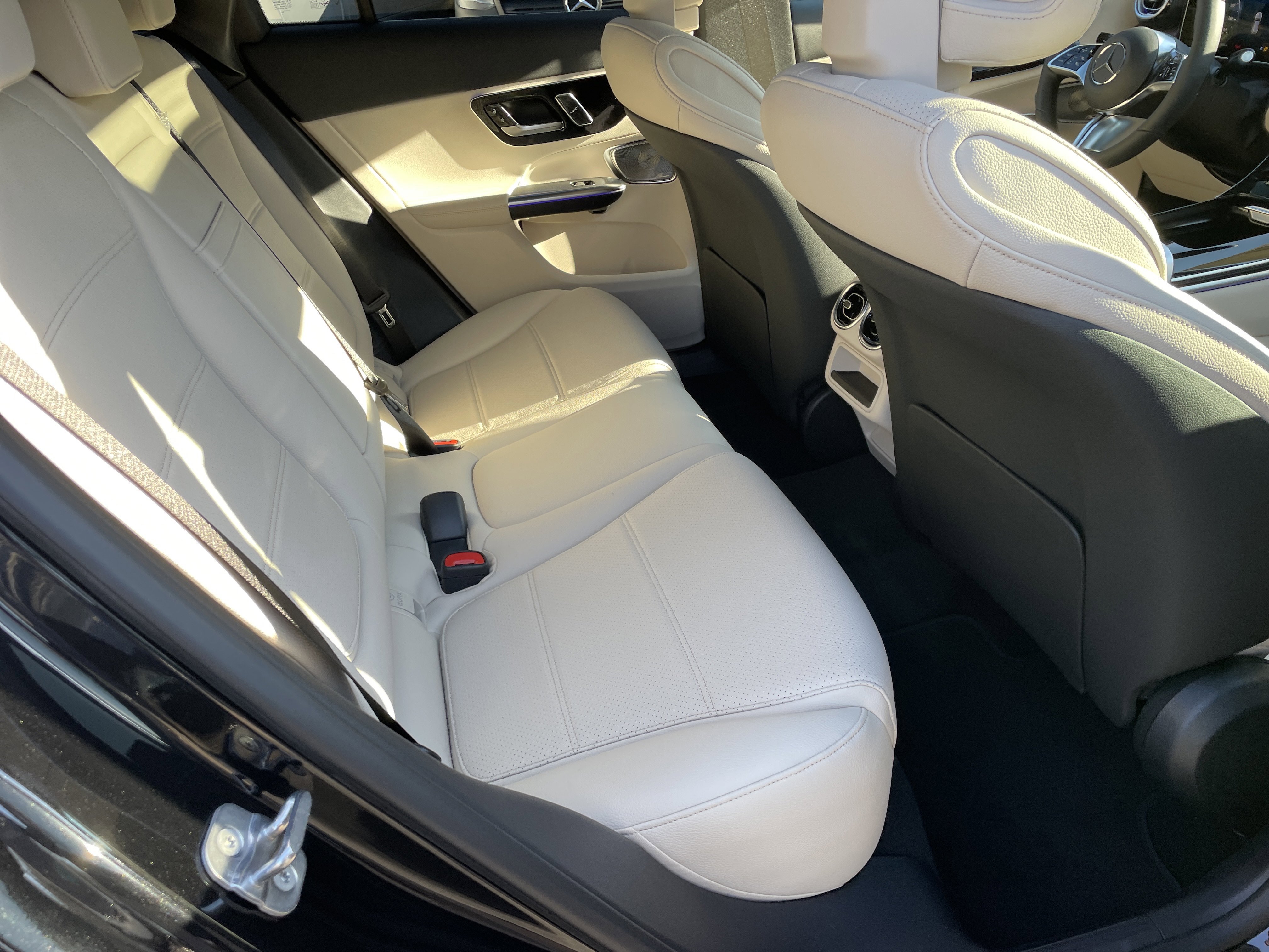 New 2026 Obsidian Black Metallic Mercedes-Benz GLC 300 4MATIC® SUV image 39
