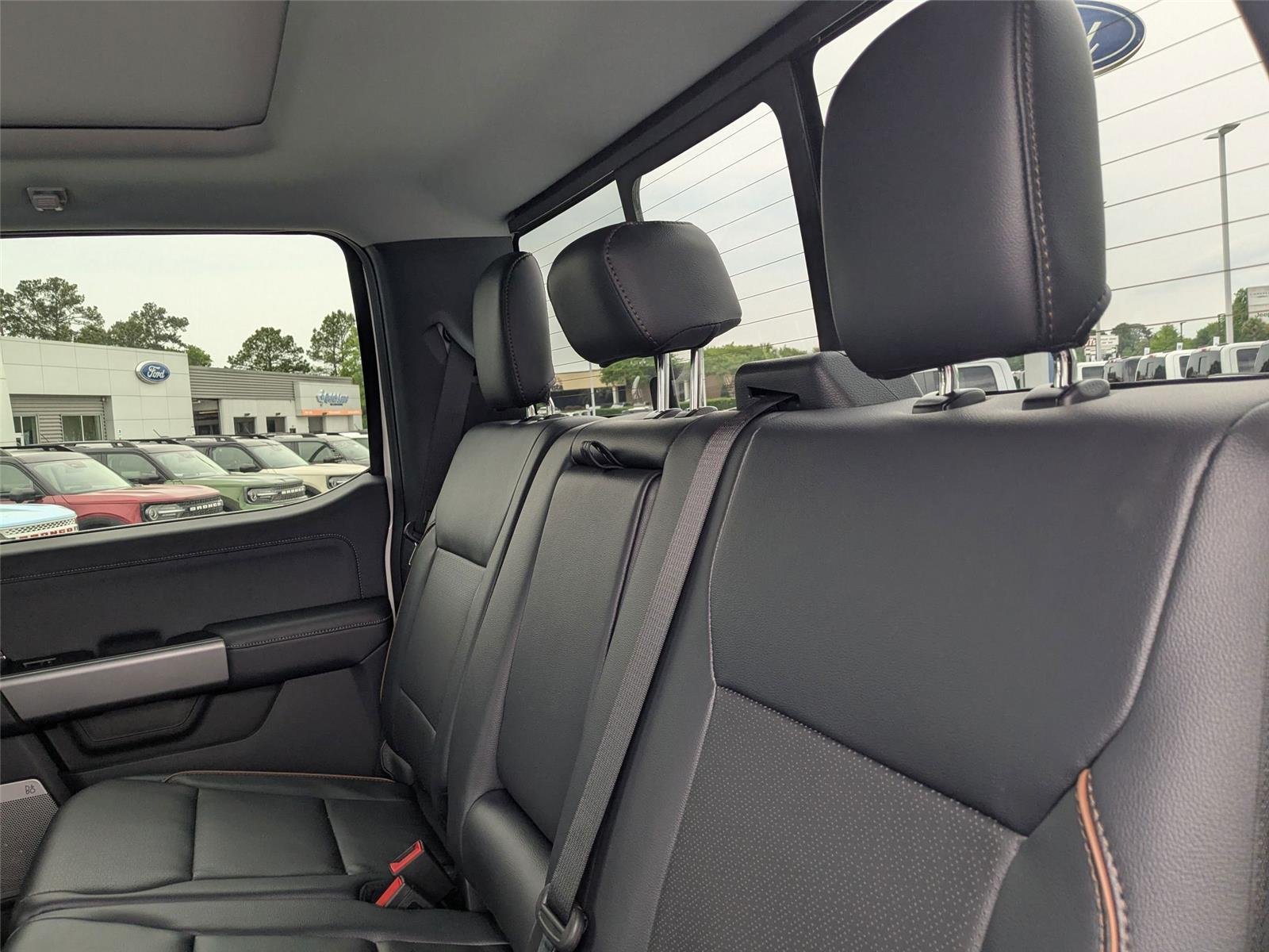 New 2025 Star White Metallic Tri-Coat Ford LARIAT image 29
