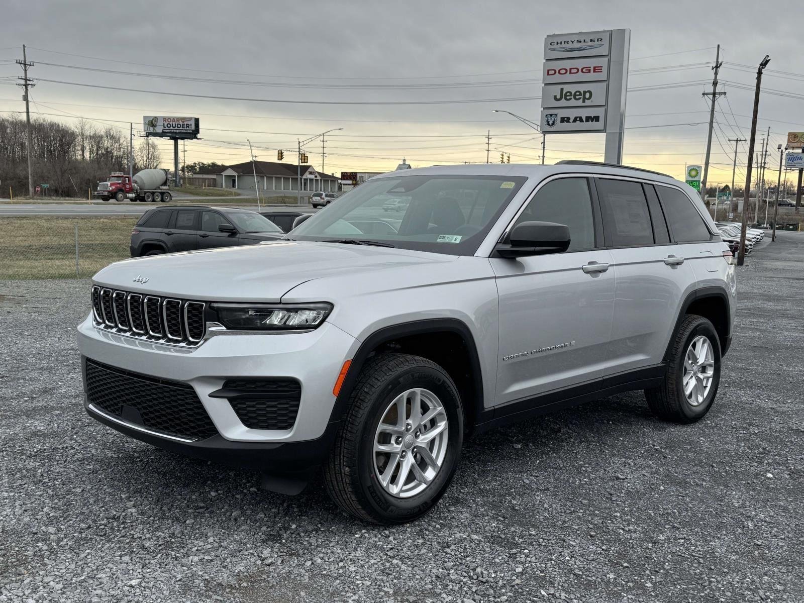 New 2026 Silver Zynith Jeep Laredo X image 24