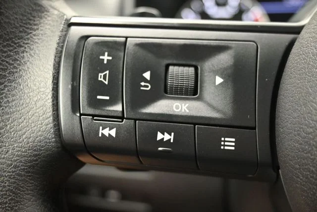 Used 2024 Beige/tan Nissan SV image 18