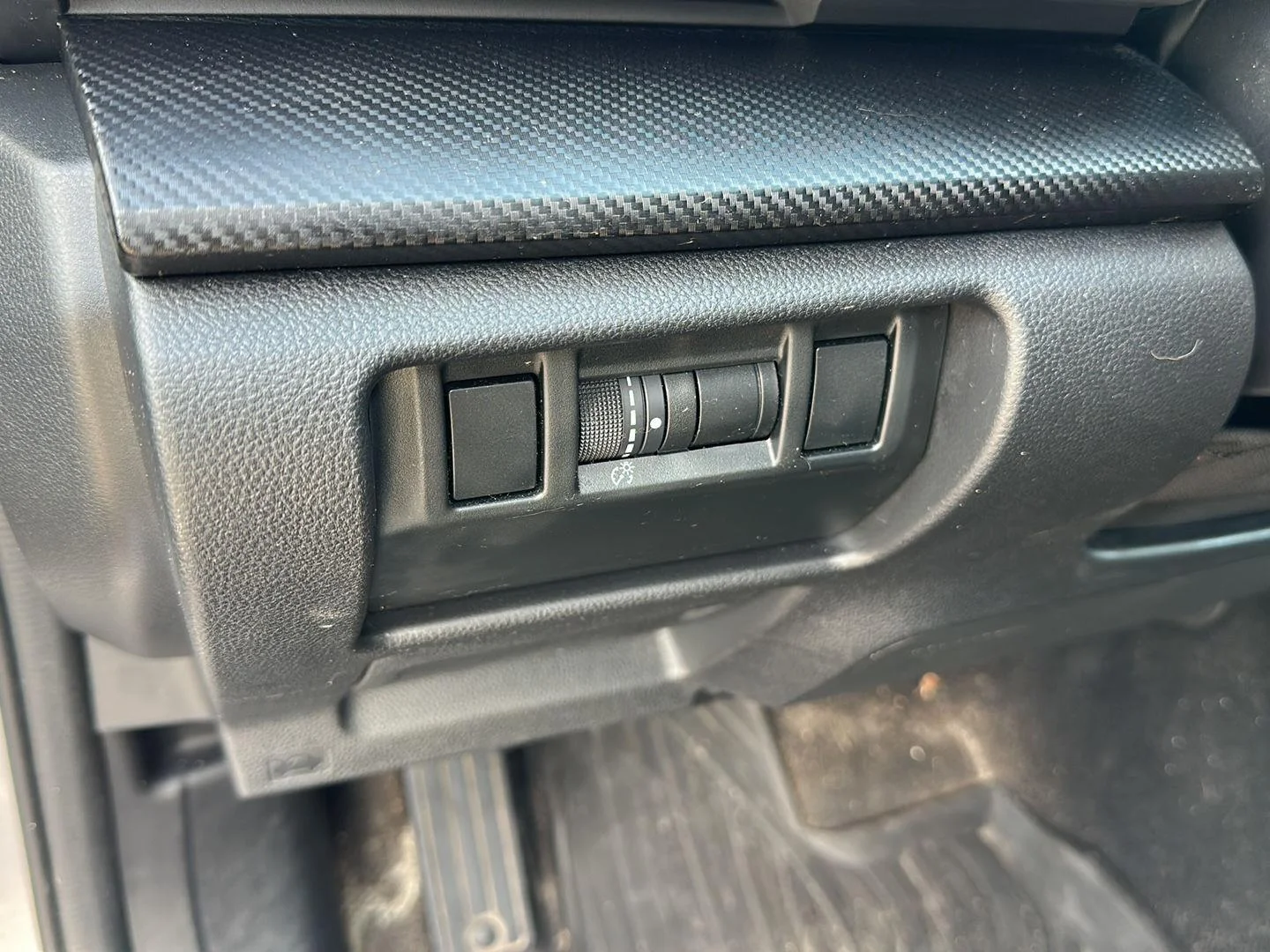 Used 2024 Ice Silver Metallic Subaru Base image 10
