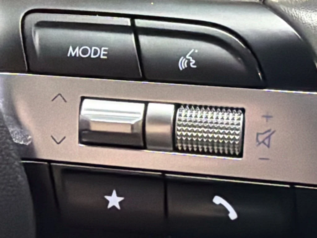 Used 2025 Creamy White Pearl Hyundai SEL Convenience image 21
