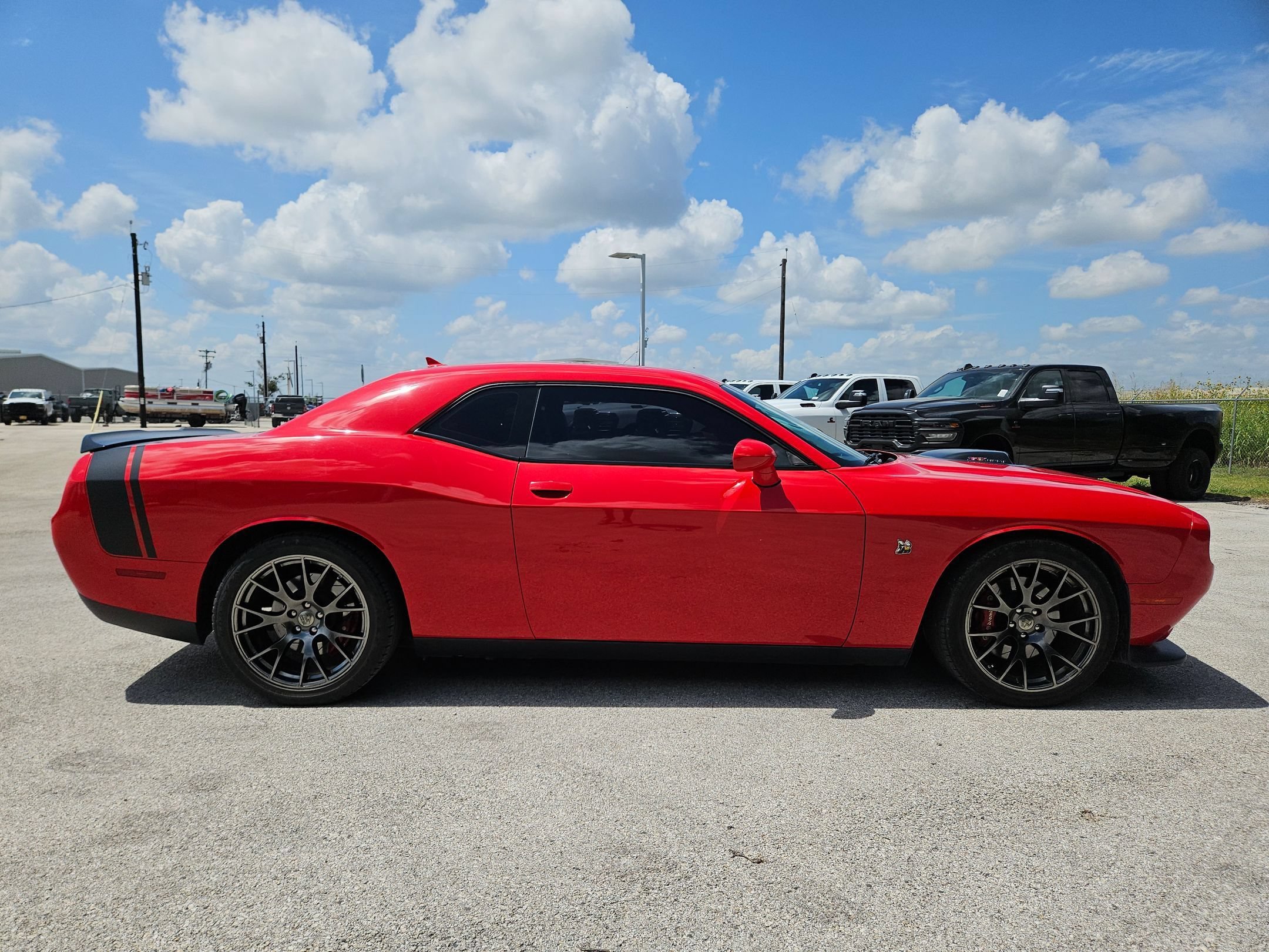 Used 2016 Torred Clearcoat Dodge 392 Hemi Scat Pack Shaker image 2