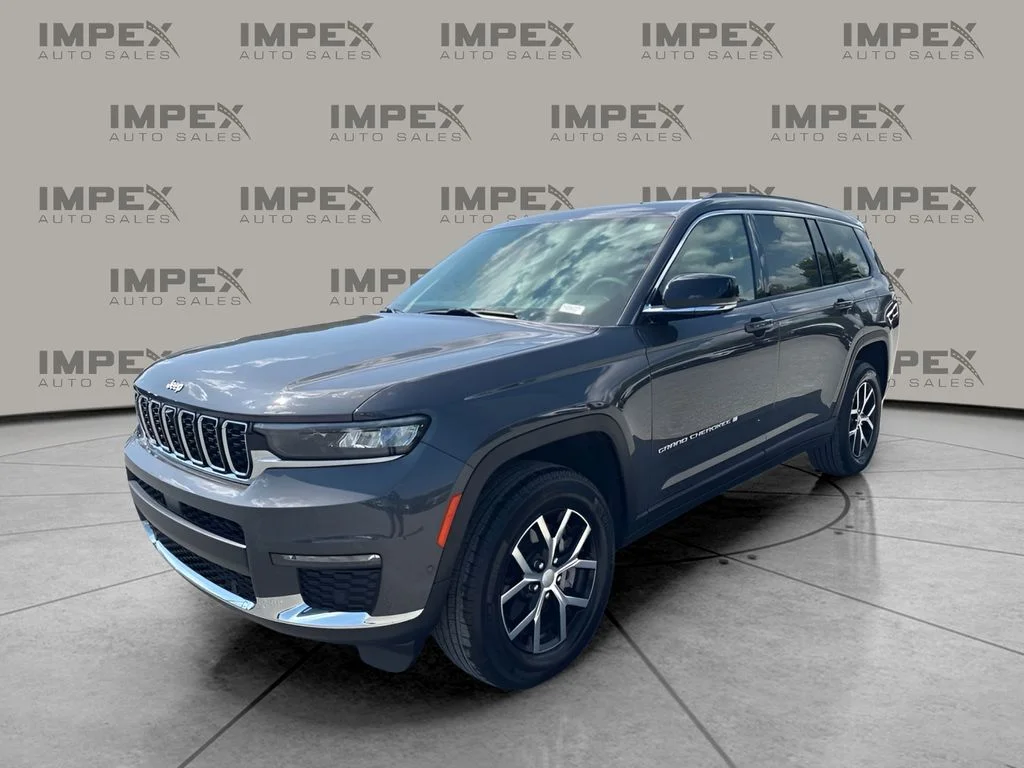 Used 2025 Gray Jeep Limited image 1