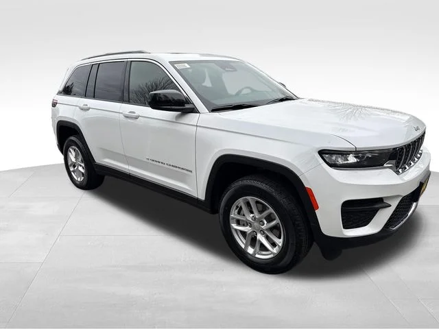 2026 Jeep Grand Cherokee Laredo X 4x4's photo