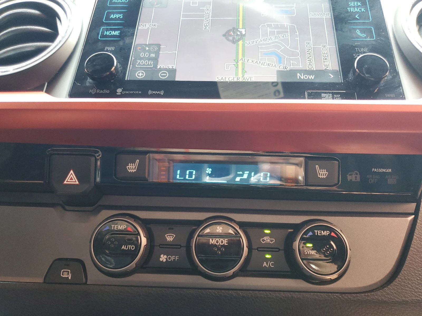 Used 2016  Toyota  image 27