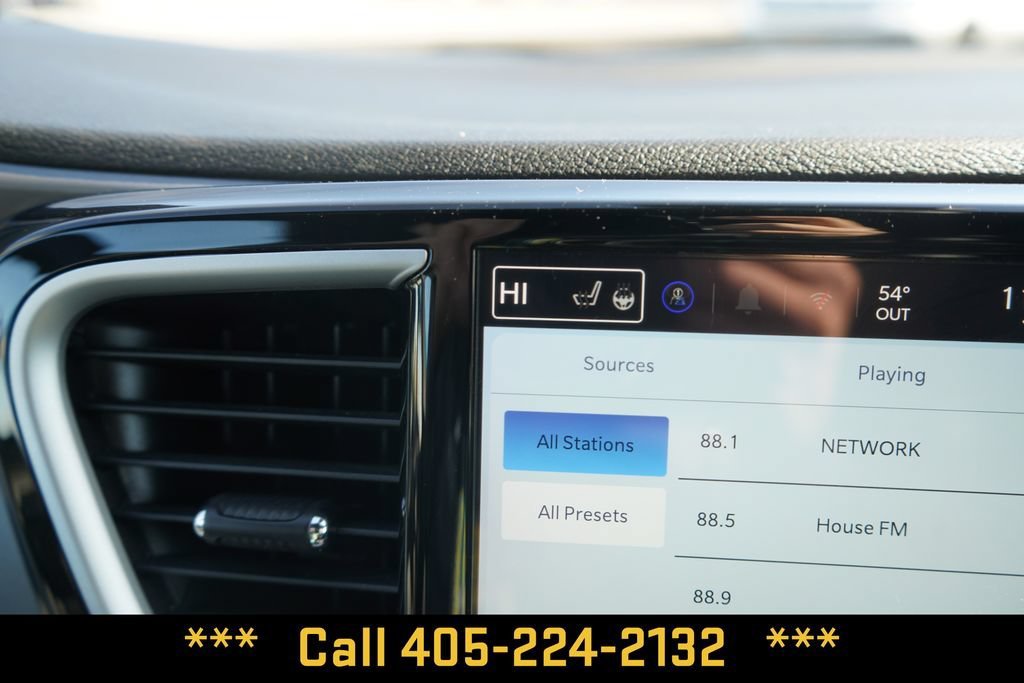 2025 Chrysler Pacifica Select - Photo 36