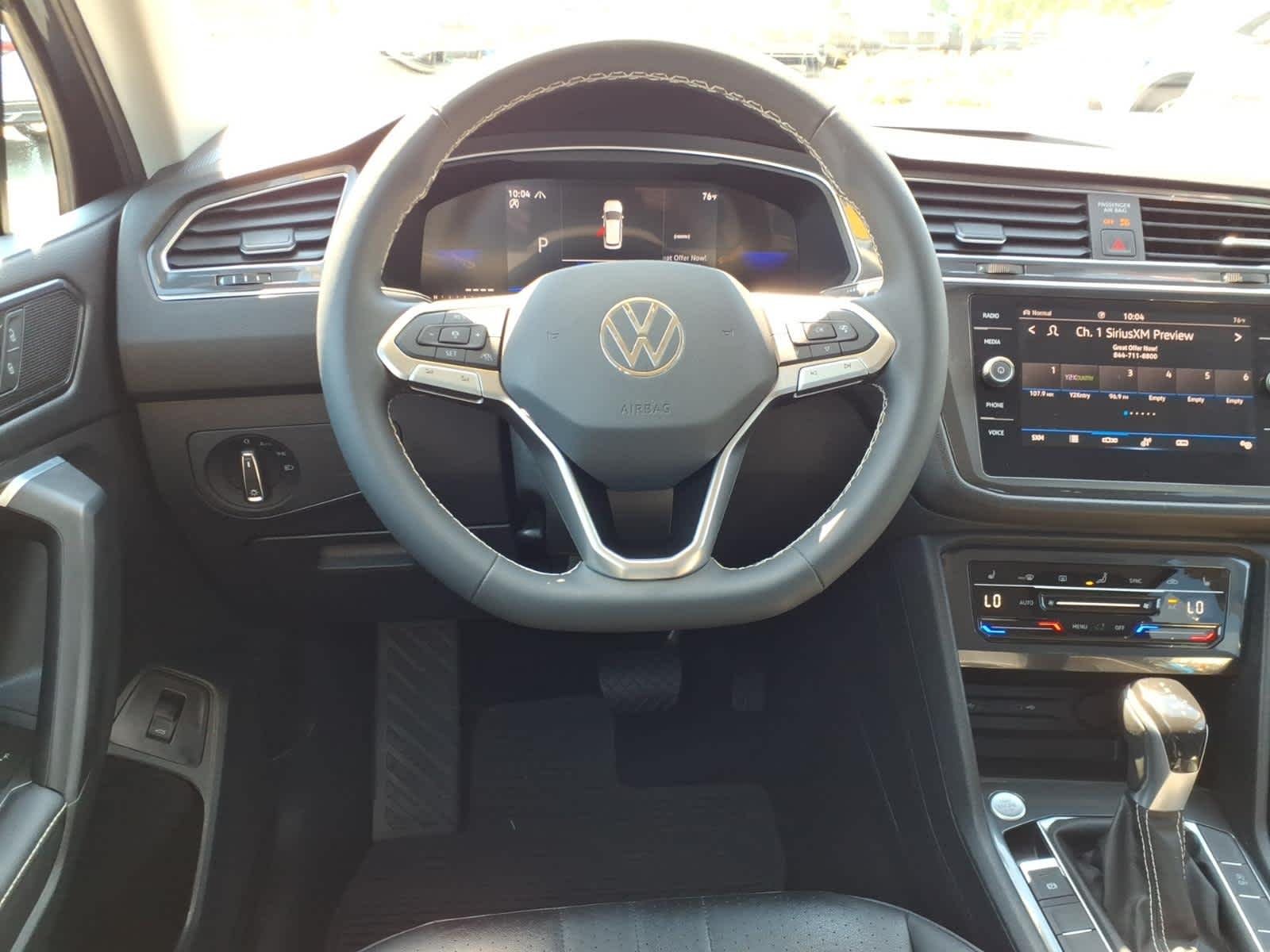 Certified Used 2023 DEEP BLACK PEARL EFFECT Volkswagen SE image 14