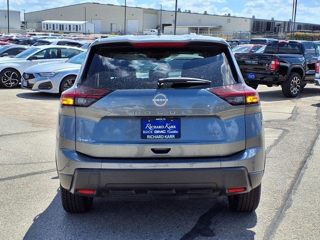 2024 Nissan Rogue SV - Photo 6