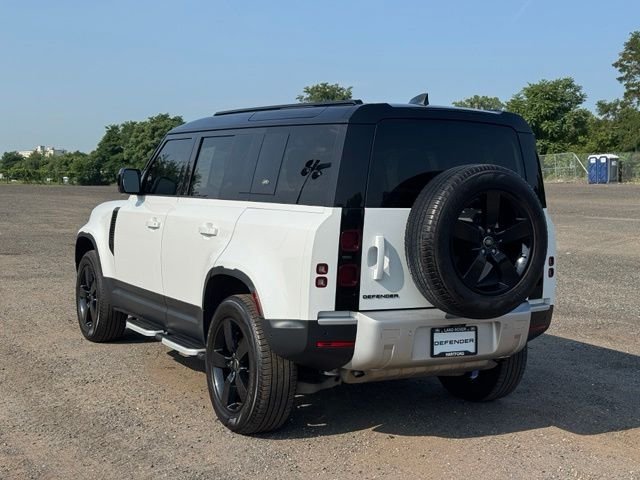 Used 2023 White Land Rover S image 3