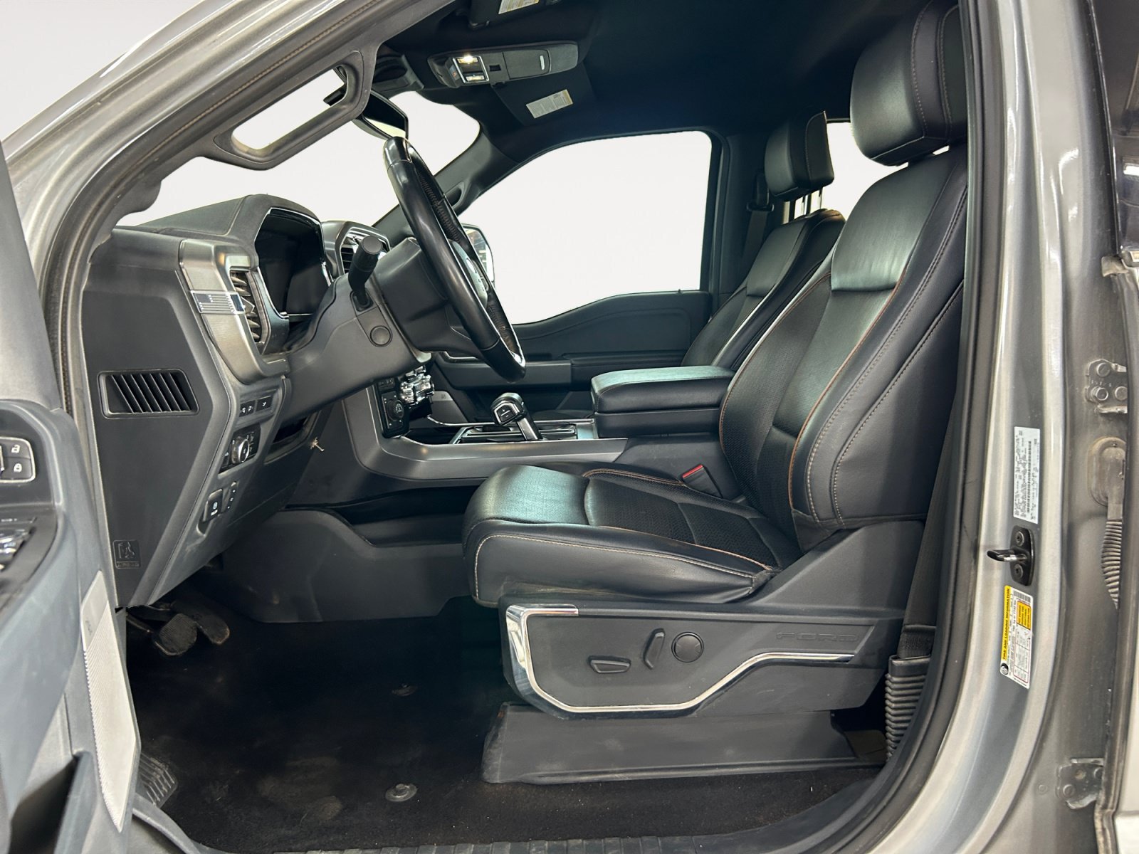 Used 2024 Silver Metallic Ford LARIAT image 18