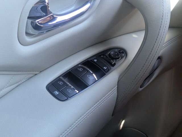 Used 2024 White INFINITI Sensory image 25