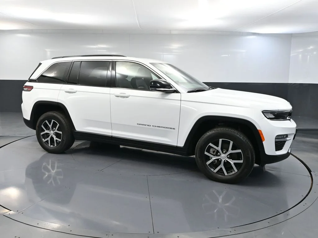 Certified Used 2024 White/off-white Jeep Limited image 4
