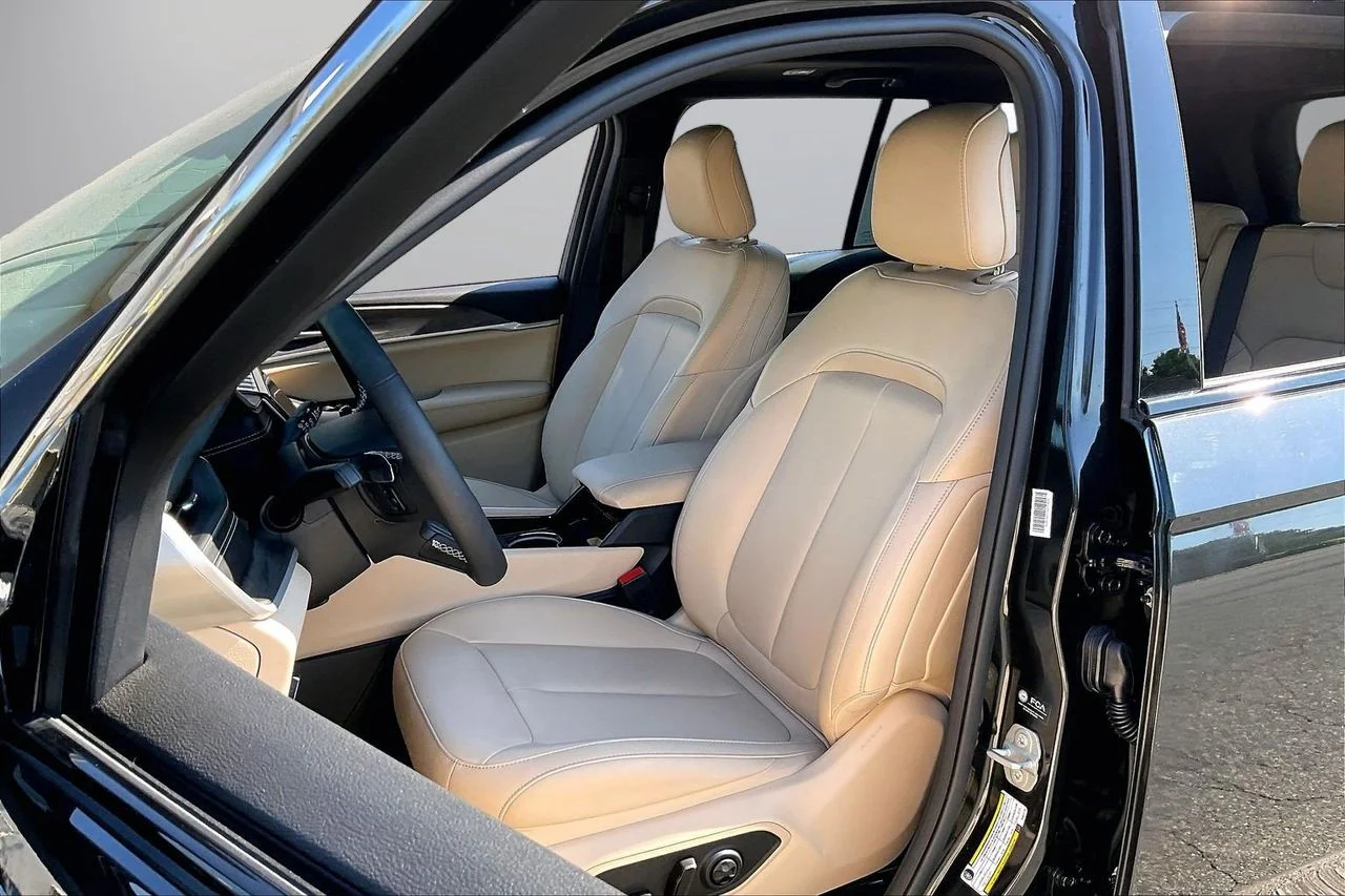 Certified Used 2023  Jeep Limited image 23