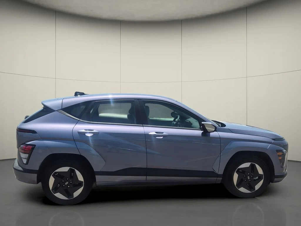 Used 2024 Blue Hyundai SE image 8