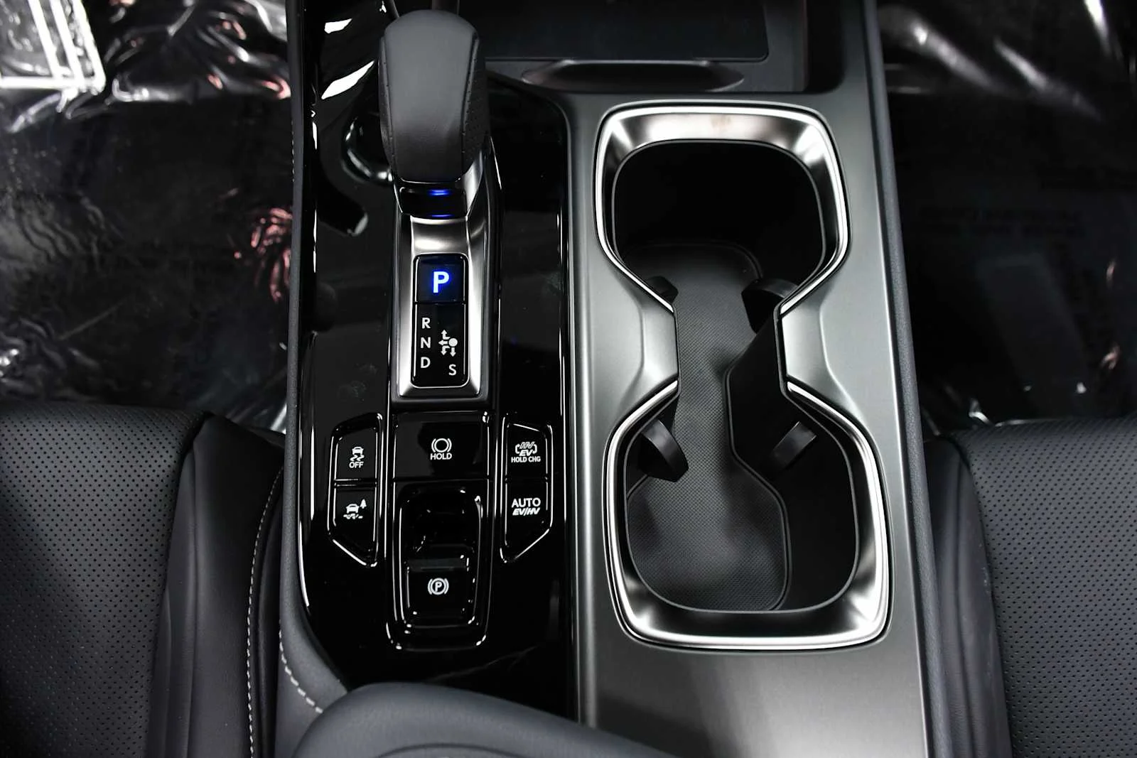 2026 Lexus NX PHEV 450h+ - Photo 22