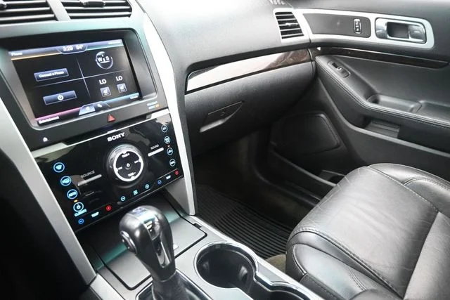 Used 2014 Black Ford Limited image 29