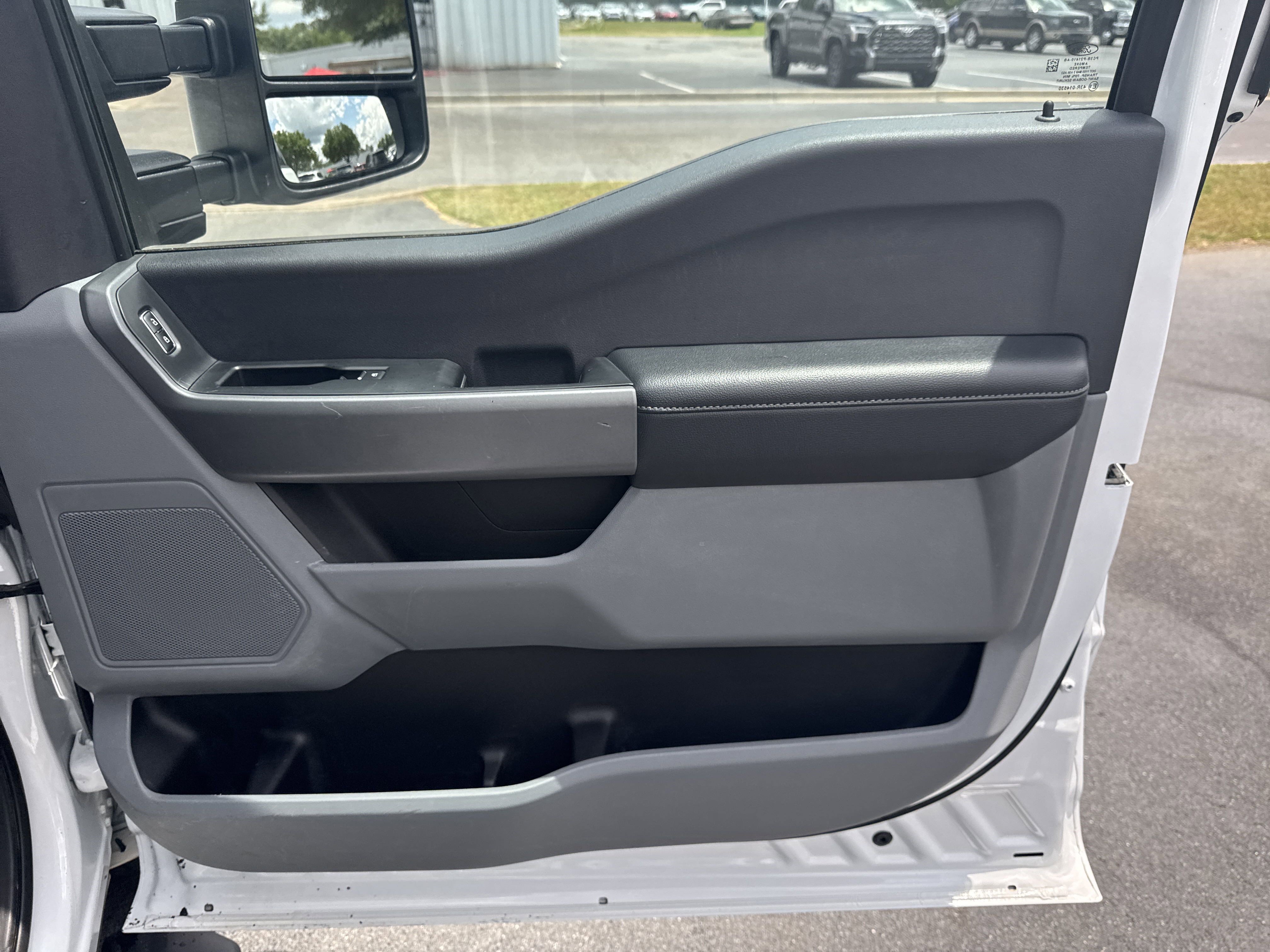 2024 Ford F-350 Super Duty XLT - Photo 33