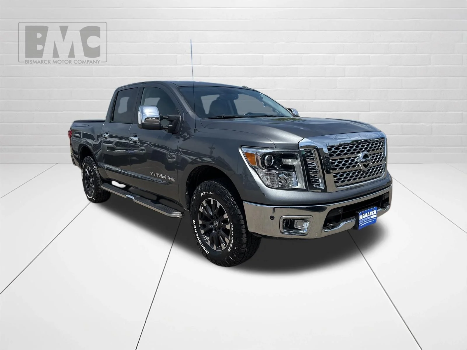 Used 2019 Gray Nissan SL image 2