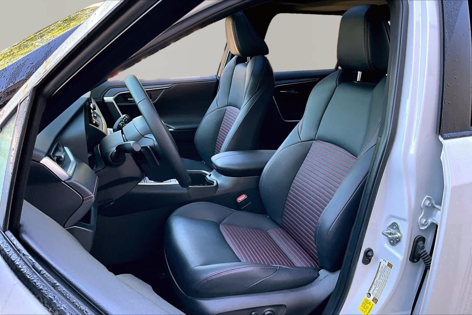 Used 2025 Wind Chill Pearl/Midnight Black Metallic Toyota XSE image 8