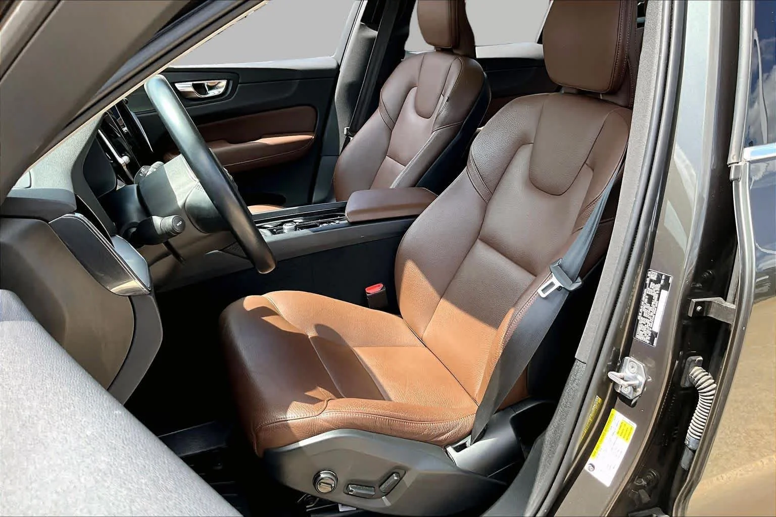 Pre-Owned 2020 Volvo XC60 Momentum