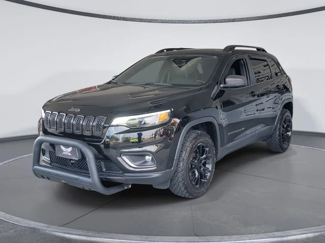 Certified Used 2021 Black Jeep Latitude Lux image 4