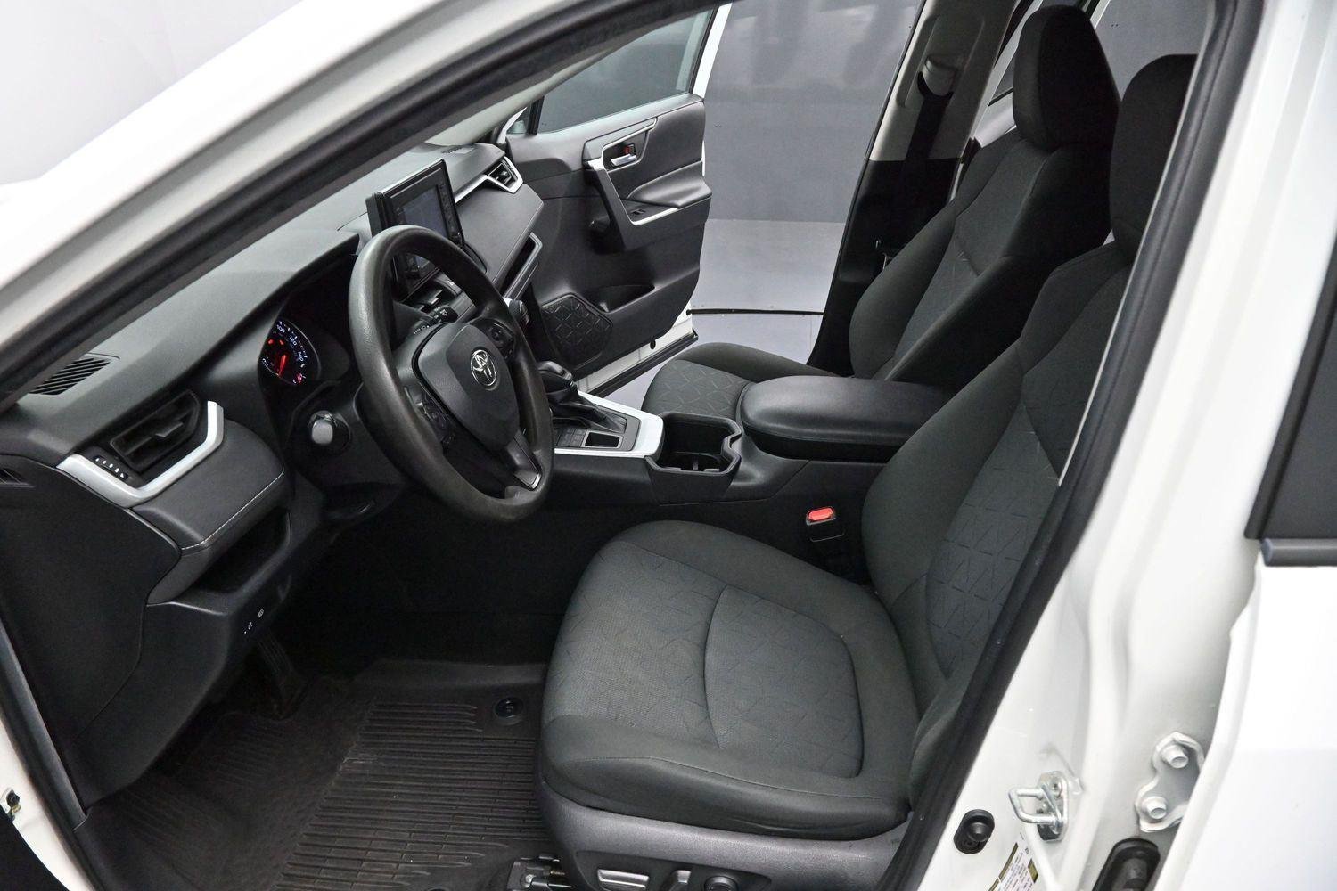 Used 2022 White Toyota XLE image 11