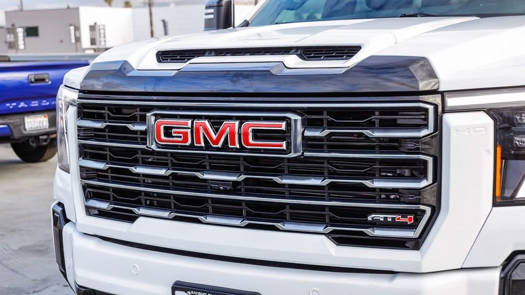 Used 2025 Summit White GMC AT4 image 6