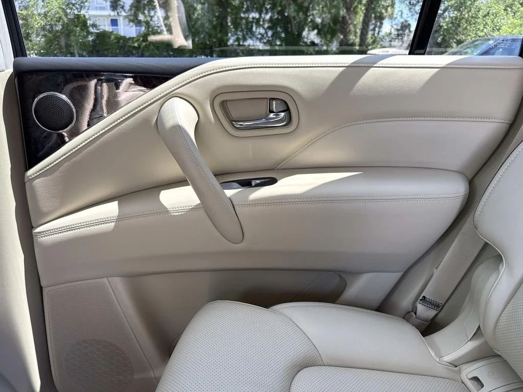 Used 2022 White INFINITI LUXE image 19