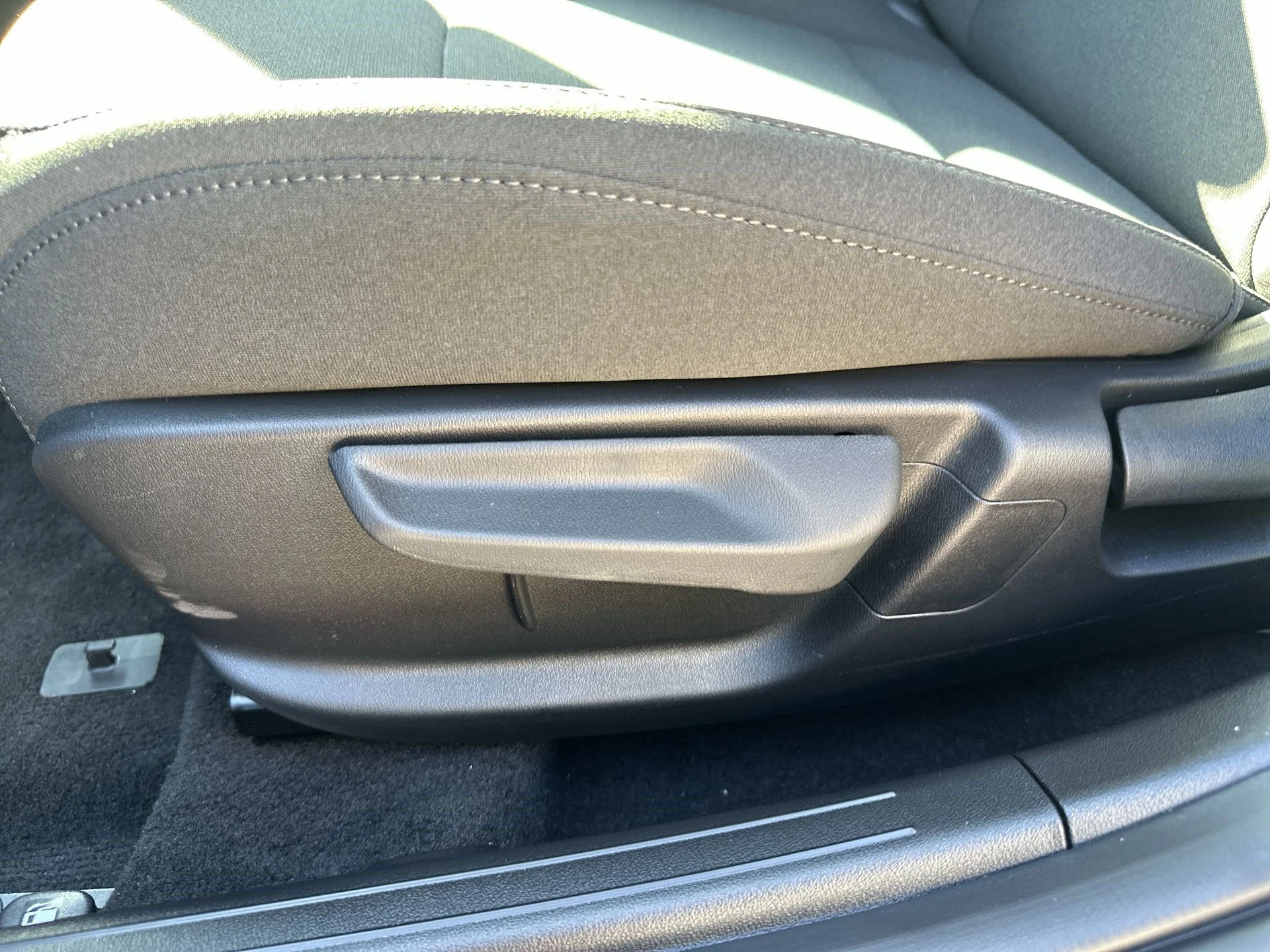 New 2026 Snow White Pearl Kia LXS image 18