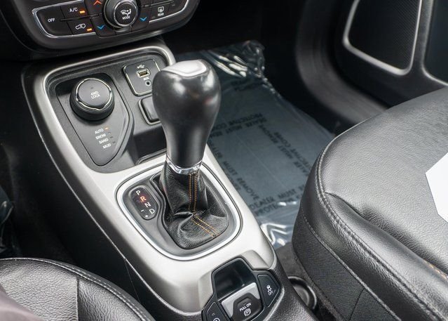Used 2019 Black Jeep Latitude image 29