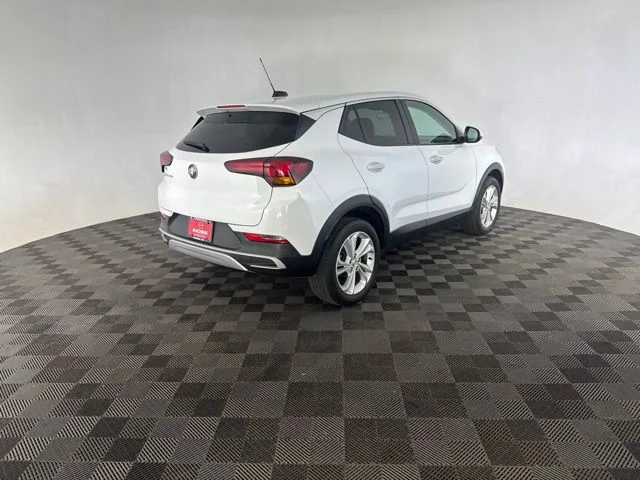 Used 2022 White Buick Preferred image 5