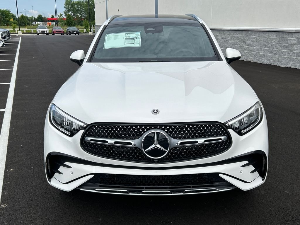 New 2026 Polar White Mercedes-Benz GLC 300 image 3