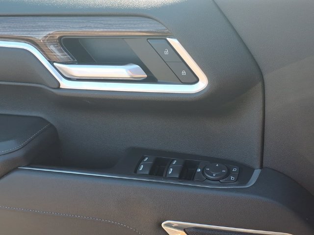 Used 2022 BLACK Chevrolet RST image 16