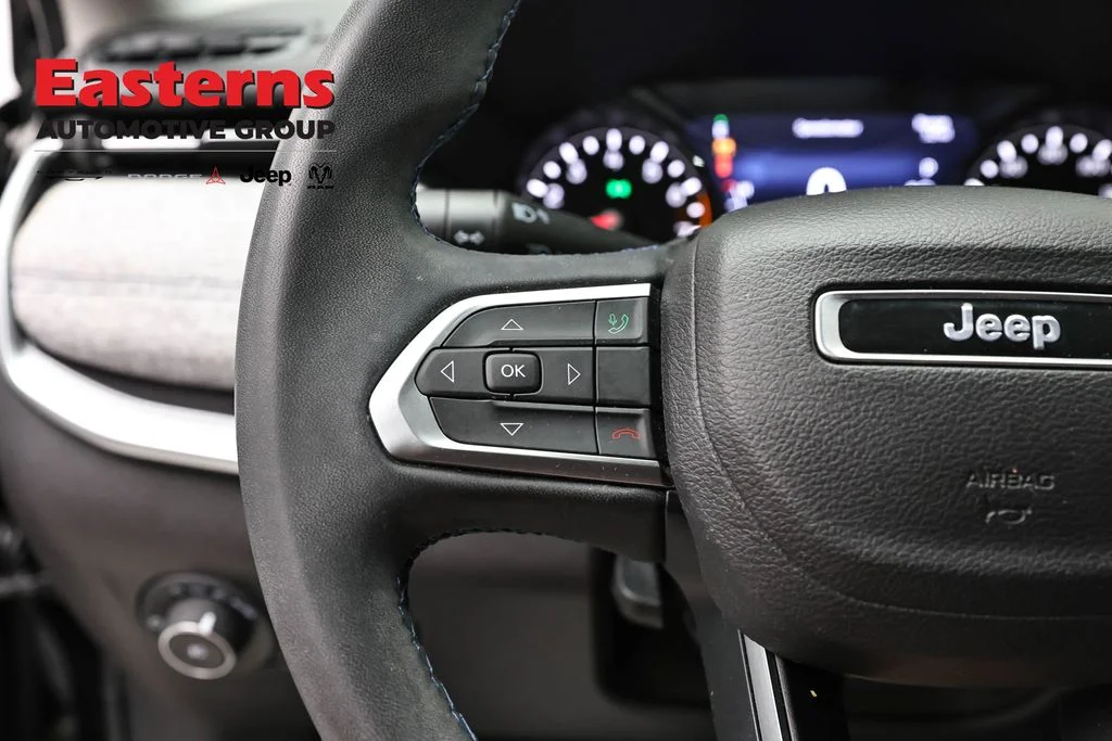 Certified Used 2022 Black Jeep Latitude image 15