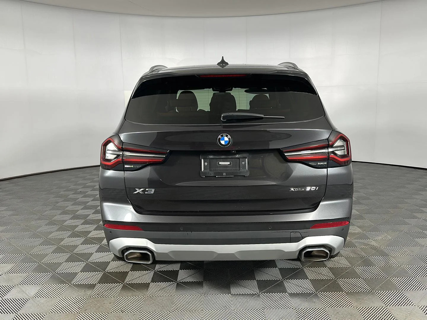 Used 2023 Dark Graphite Metallic BMW xDrive30i image 28