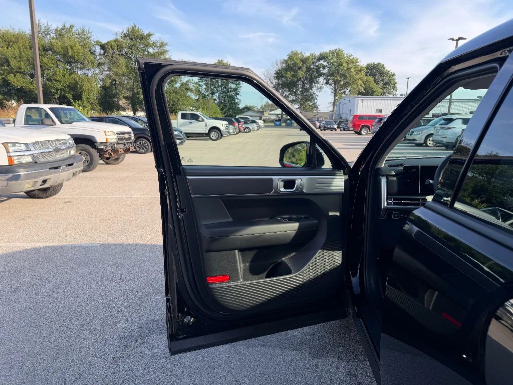 New 2027 Phantom Black Hyundai SE image 17