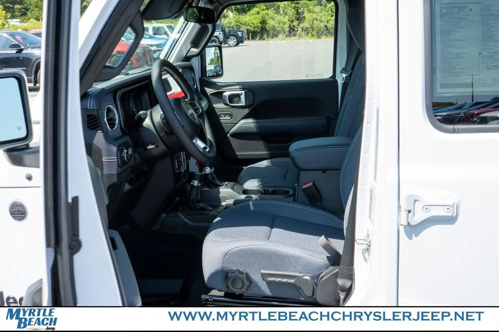 New 2026 Bright White Clear-Coat Exterior Paint Jeep Sahara image 18